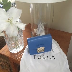 NWTO. Furla crossbody bag. Blue. Gold hardware.